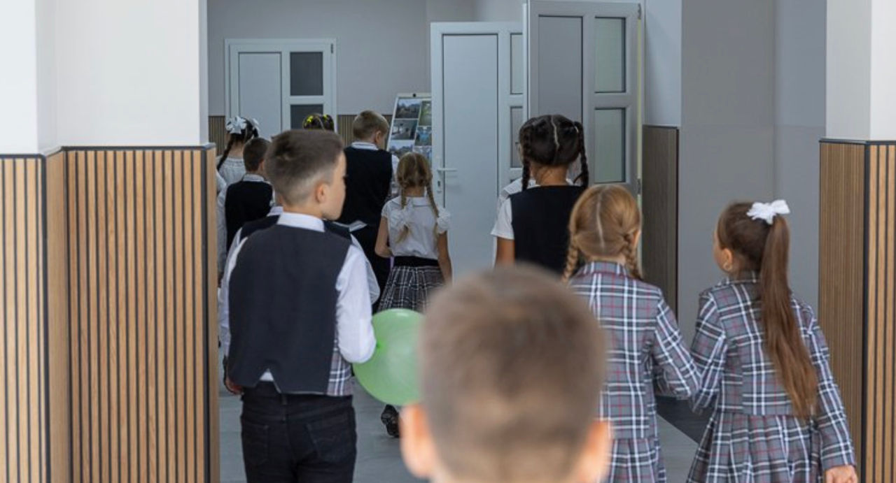 Curriculum nou la limba română pentru elevii refugiați și cei reveniți din diasporă.