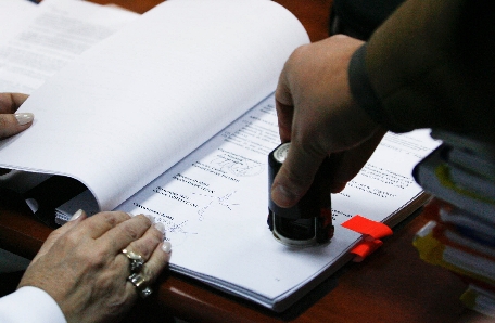 Чиновница не внесла на счет государства суммы, которые должны были заплатить призывники.