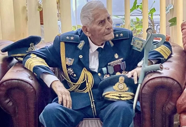 Șase persoane suspecte de pregătirea unei lovituri de stat în România, reținute: Doreau ieșirea țării din NATO.