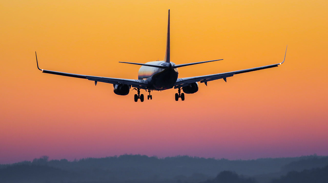 В Японии Boeing-737 вернули в аэропорт из-за трещины в стекле в кабине пилота.