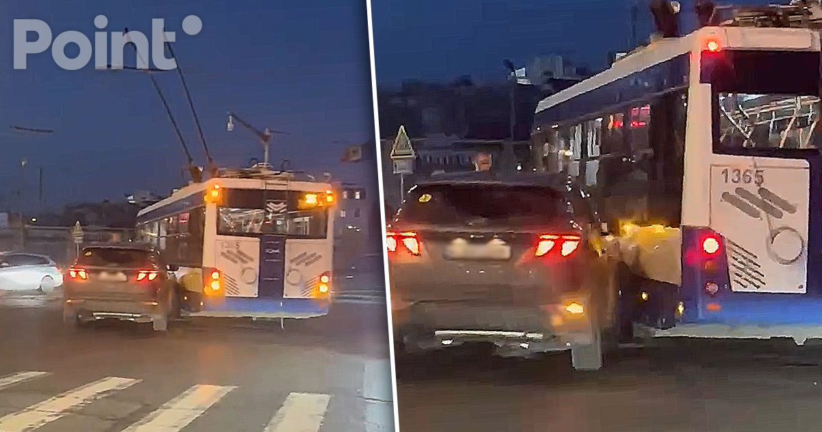 Un accident cu implicarea unui troleibuz a avut loc în Chișinău.