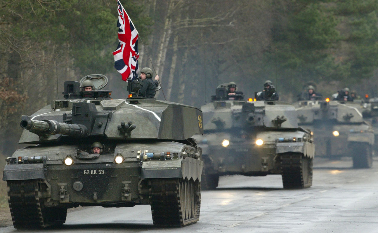 В Великобритании из-за аномальной жары загорелся военный полигон.