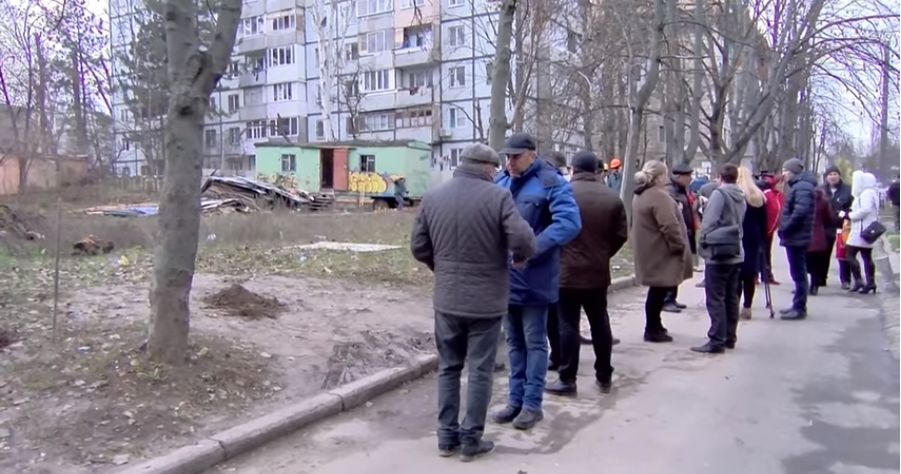 В Кишиневе жители многоэтажки вышли на протест из-за стройки у них во дворе.