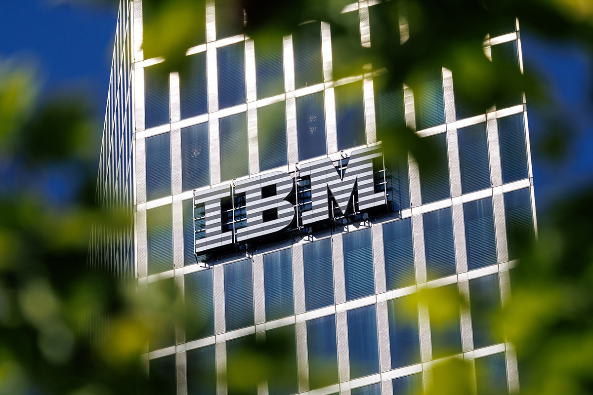 Акции IBM за день обвалились на 25% — это крупнейшее падение за 58 лет.