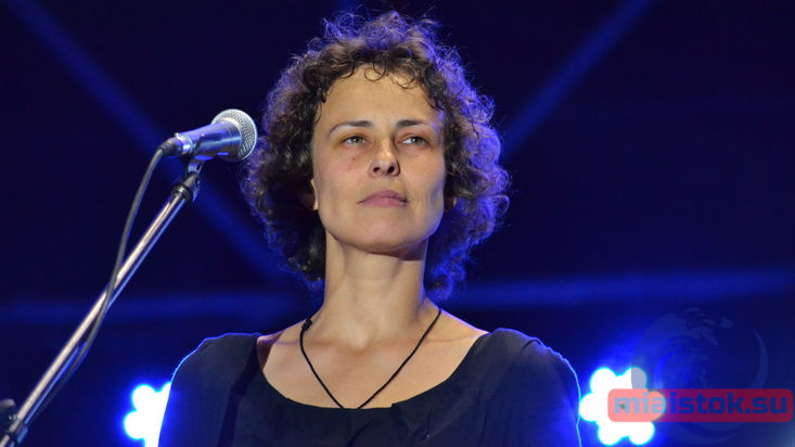 Певица Юлия Чичерина попала под обстрел азербайджанских беспилотников.