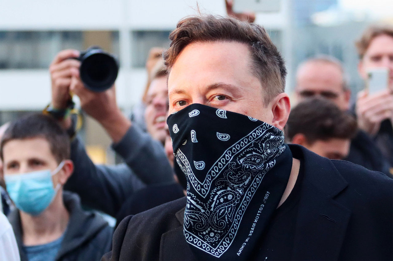 Бывший сотрудник компании SpaceX Сахил Гупта заявил, что Илон Маск – создатель биткоина.