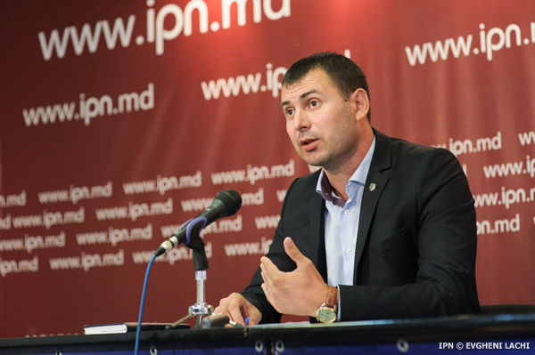 Василе Костюк предупреждает лидеров Гражданской платформы „Достоинство и правда” (DA), что им не следует идти на соглашение с властями.