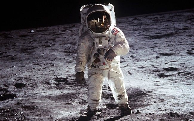 NASA отправит астронавтов в годовую миссию на орбиту Луны.