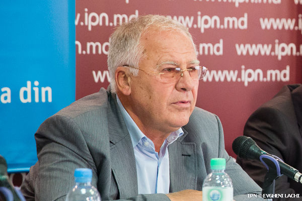Почётный председатель Демократической партии Думитру Дьяков.