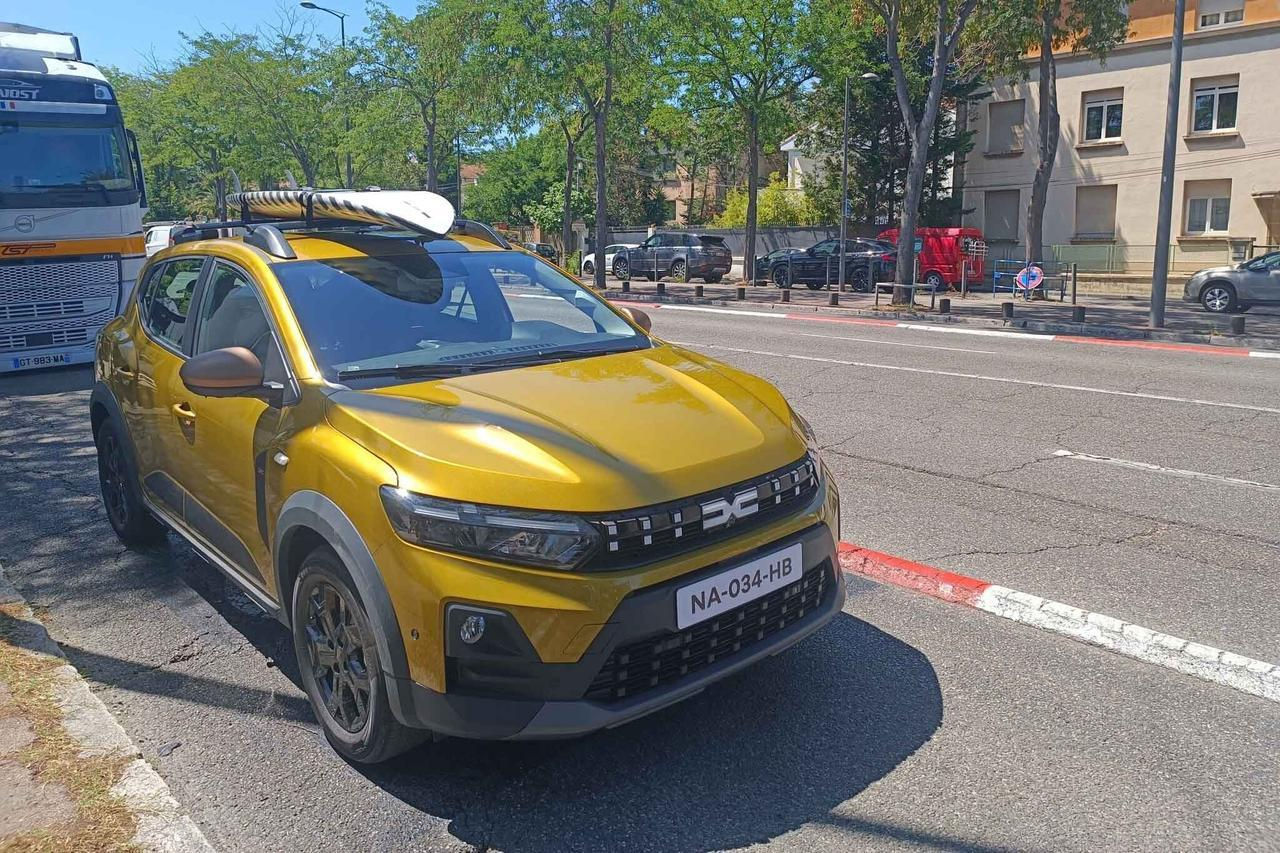 Обновленный Dacia Sandero заметили без камуфляжа.