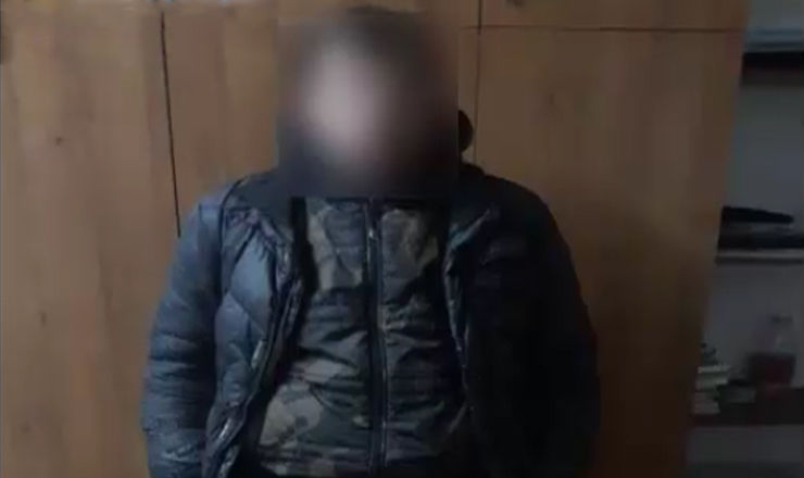 A atacat o tânără pe stradă și i-a furat portmoneul. Hoțul, reținut