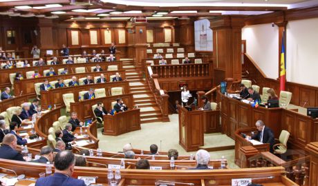 Ce vor face duminică deputații: Democrații boicotează, dar unii sunt șovăielnici