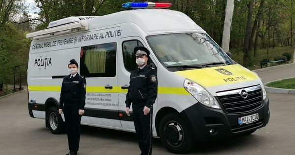 Столичная полиция продолжает информировать граждан о мерах по борьбе с COVID-19.