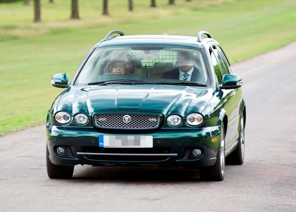 Универсал Jaguar из автопарка Елизаветы II продадут с аукциона.