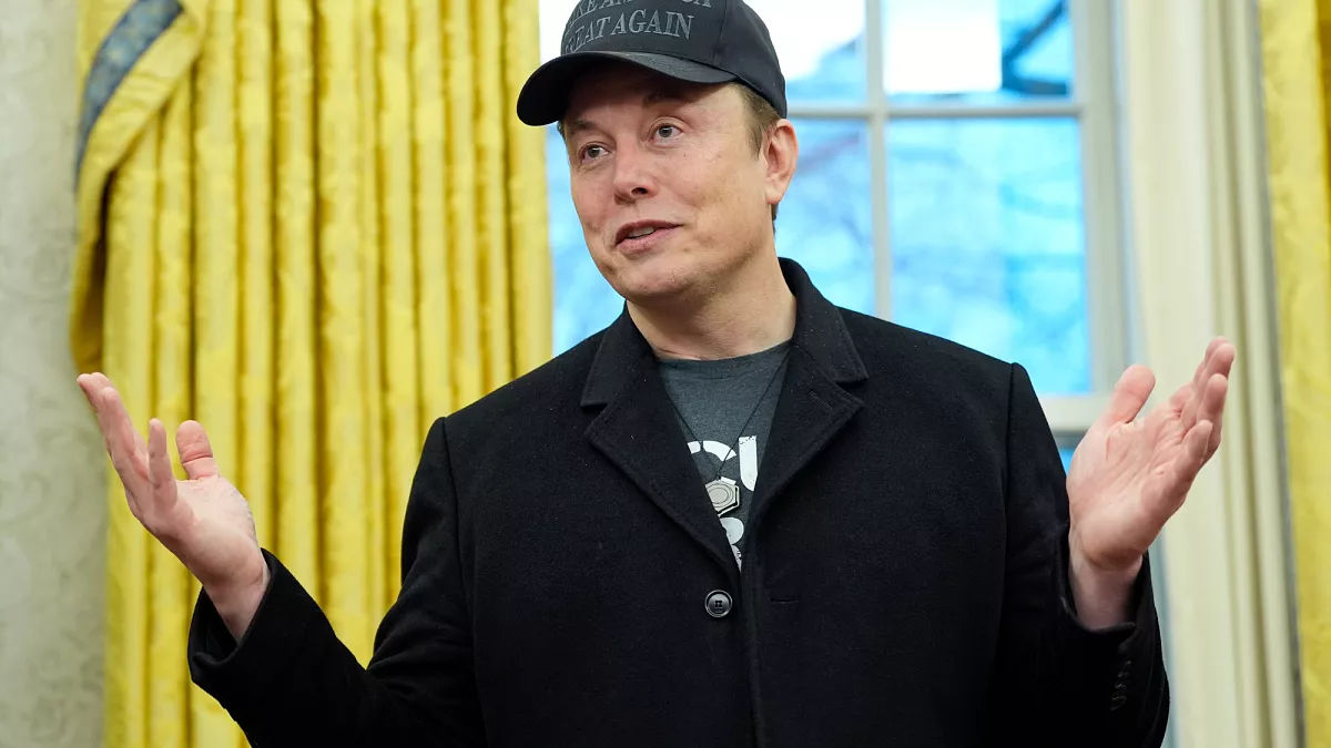 СМИ: DOGE использует ИИ для выслеживания критикующих Трампа госслужащих.