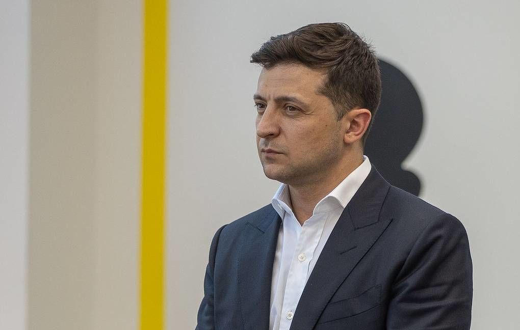 Зеленский отменил 200 указов предыдущих президентов Украины.