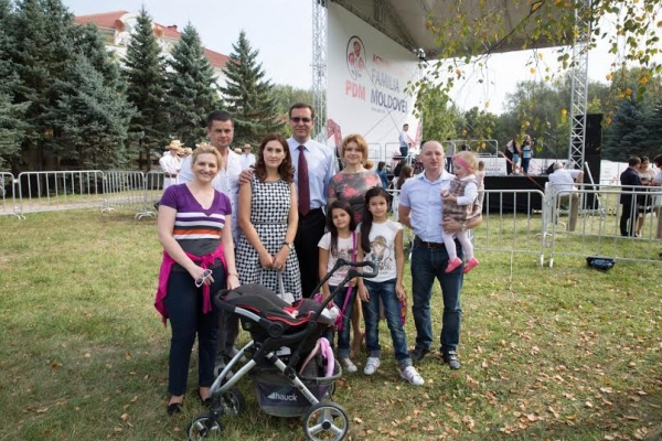 Partidul Democrat își asumă un angajament, să facă o prioritate natională din interesele Familiei.