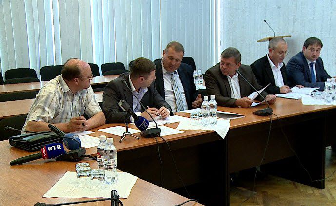 Замминистра финансов Симион Ботнароь оправдался тем, что ведомство пока ищет решения.