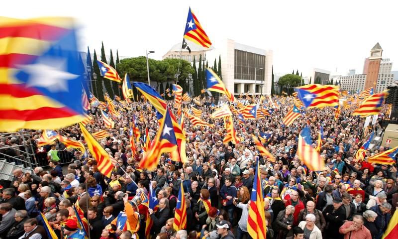 Guvernul Spaniei anunţă că va suspenda autonomia Cataloniei