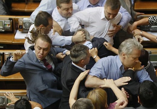 Движение Майдана, начавшее распадаться с приходом к власти Петра Порошенко, со временем становится все более похожим на то, чем оно было поздней осенью 2013 года.