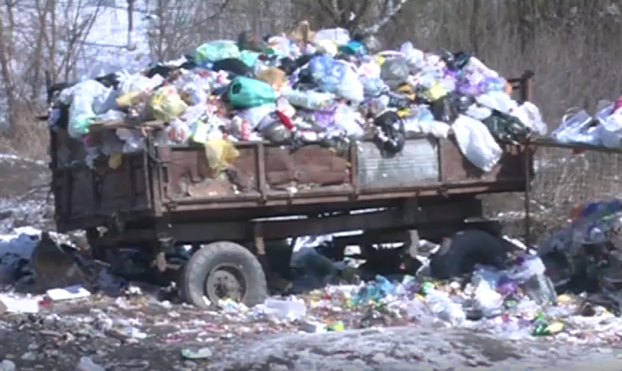 Munte de gunoi în centrul satului Ghidighici: Ce spune primarul