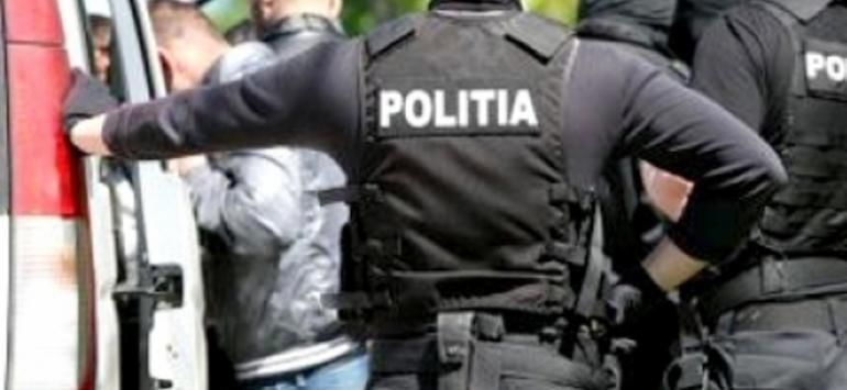 2 hoţi, reţinuţi după ce i-au legat mâinile şi picioarele unei femei. Foto simbol:argument.ro