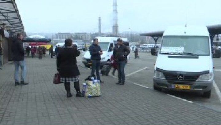 В Страшенах десятки пассажиров замерзали в ожидании транспорта.