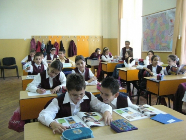 Totuşi, vacanţa de Paşti de zece zile va fi egală pentru toţii elevii, între 11 şi 20 aprilie 2015.