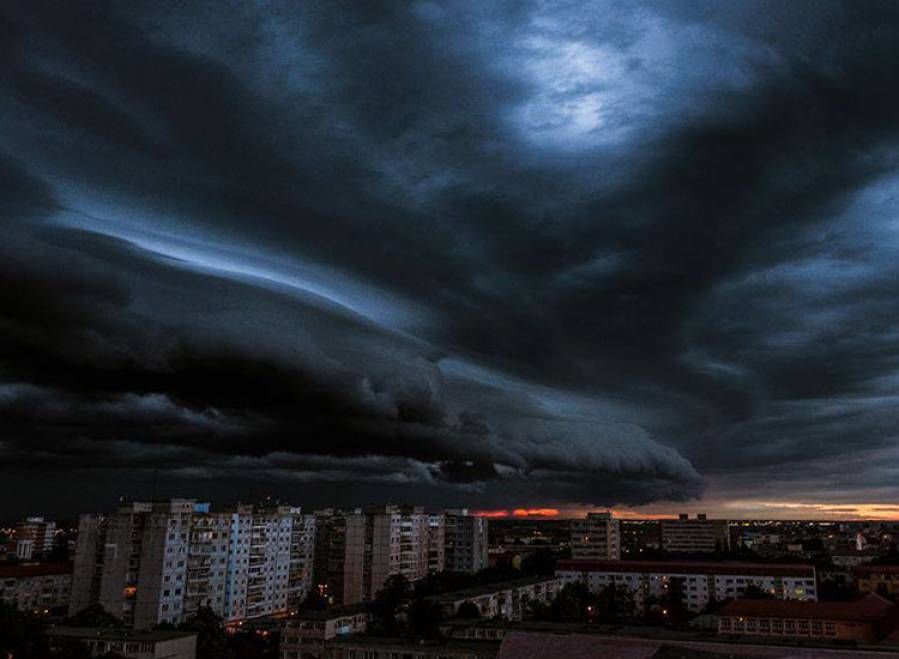 Moldova va fi sub cod galben de ploi puternice cu descărcări electrice, grindină și vijelie. 