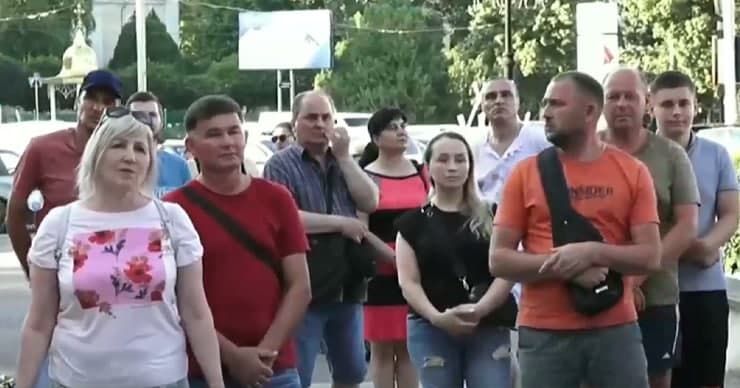 Жители Бельц снова вышли на протест к мэрии и просят Усатого не уходить с поста.