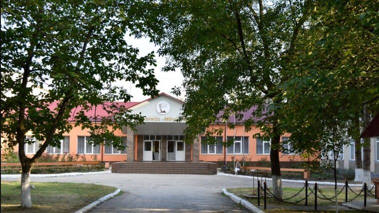 В Дрокии приостанавливает работу лицей: У 8 учителей выявили COVID-19.