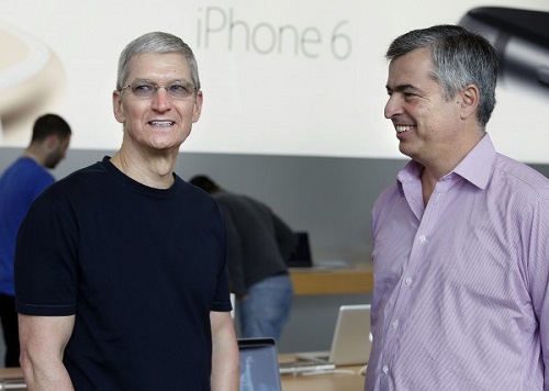 Топ-менеджеры Apple, включая гендиректора Тима Кука, продали значительное число акций компании на общую сумму в 143 миллиона долларов.
