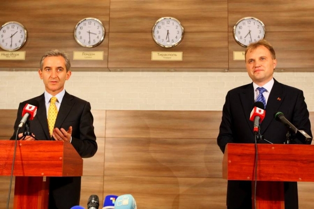 Amintim că prim-ministrul Iurie Leancă și liderul separatist Evgheni Șevciuk s-au întâlnit pe 23 septembrie la Tiraspol.