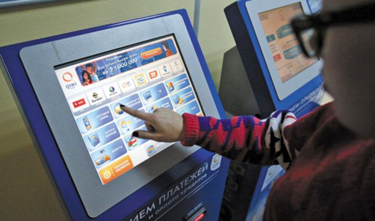 A introdus o bancnotă de 500 de lei, dar terminalul i-a identificat-o drept una de 200 de lei.