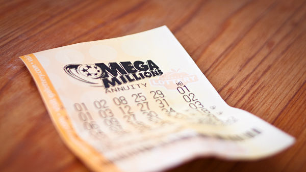 В Калифорнии выиграли $530 млн в лотерею Mega Millions.
