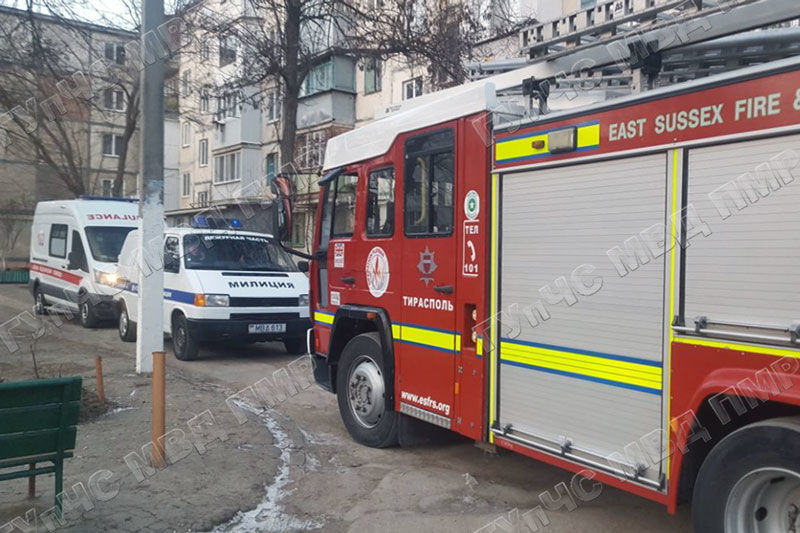 В Тирасполе соседи спасли двух детей из загоревшейся квартиры.