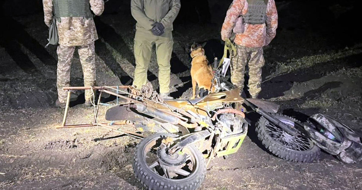 Un ucrainean a încercat să intre în Moldova cu o motocicletă pe un drum de câmp.