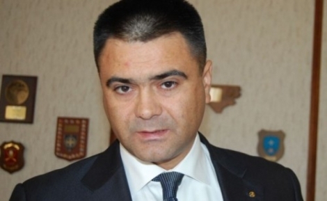 Vitalie Marinuţa are 43 de ani şi este ministru al Apărării din 25 septembrie 2009.