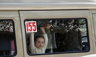 Microbuzele de pe ruta 155 au tras pe dreapta și au anunțat că au intrat în grevă. Șoferii cer majorarea tarifelor pentru călătorie până la 5 lei.