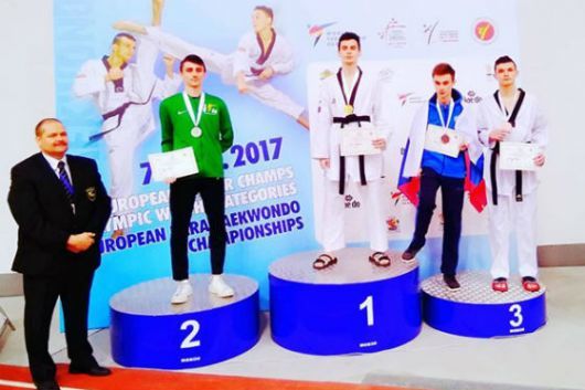 В полуфинале Сергей Усков уступил будущему чемпиону Михаилу Артамонову из России.