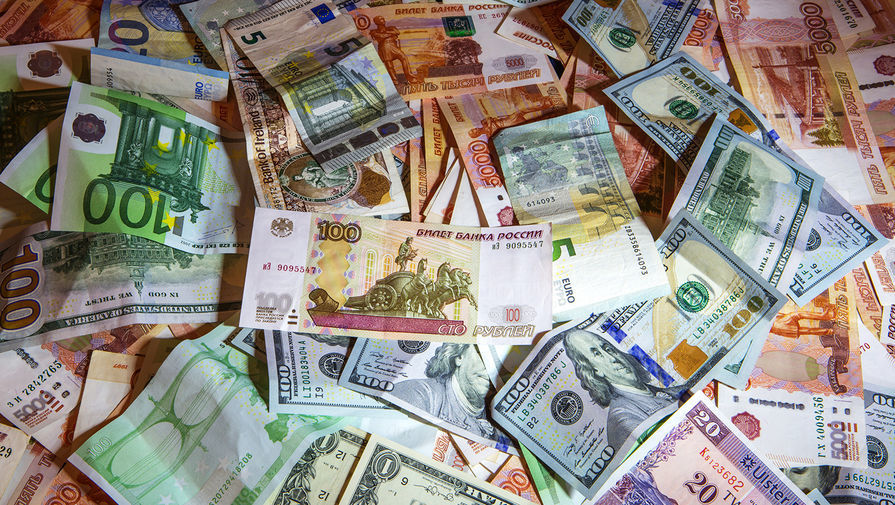 Оферты покупателей превалируют на валютном рынке над предложением продавцов.