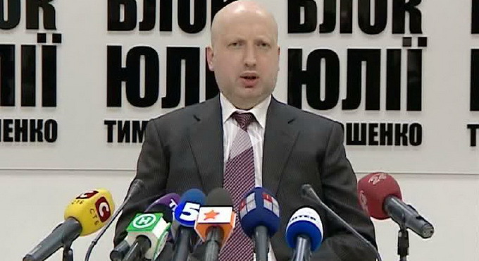 Главными задачами нового руководства страны Турчинов назвал оздоровление экономики, в том числе стабилизация валютного курса, и возвращение к курсу на евроинтеграцию.