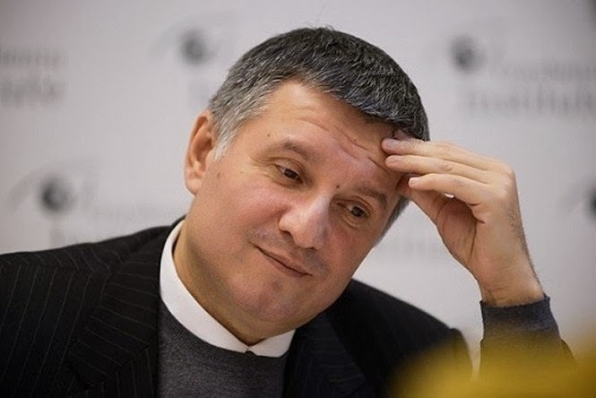 Аваков поднял шум и потребовал, чтобы его пропустили, поскольку он является высокопоставленным представителем другой страны.  Фото: obozrevatel.com