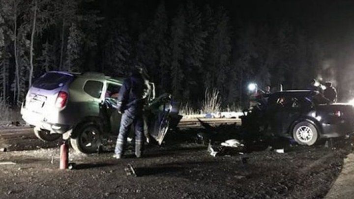 Carambol în Rusia: Zece morţi. Salvatorii şi poliţiştii, la faţa locului. Foto: publika.md