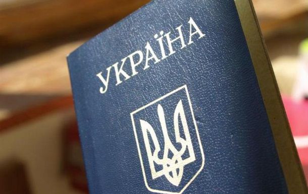 Порошенко одобрил замену русского языка в паспортах.