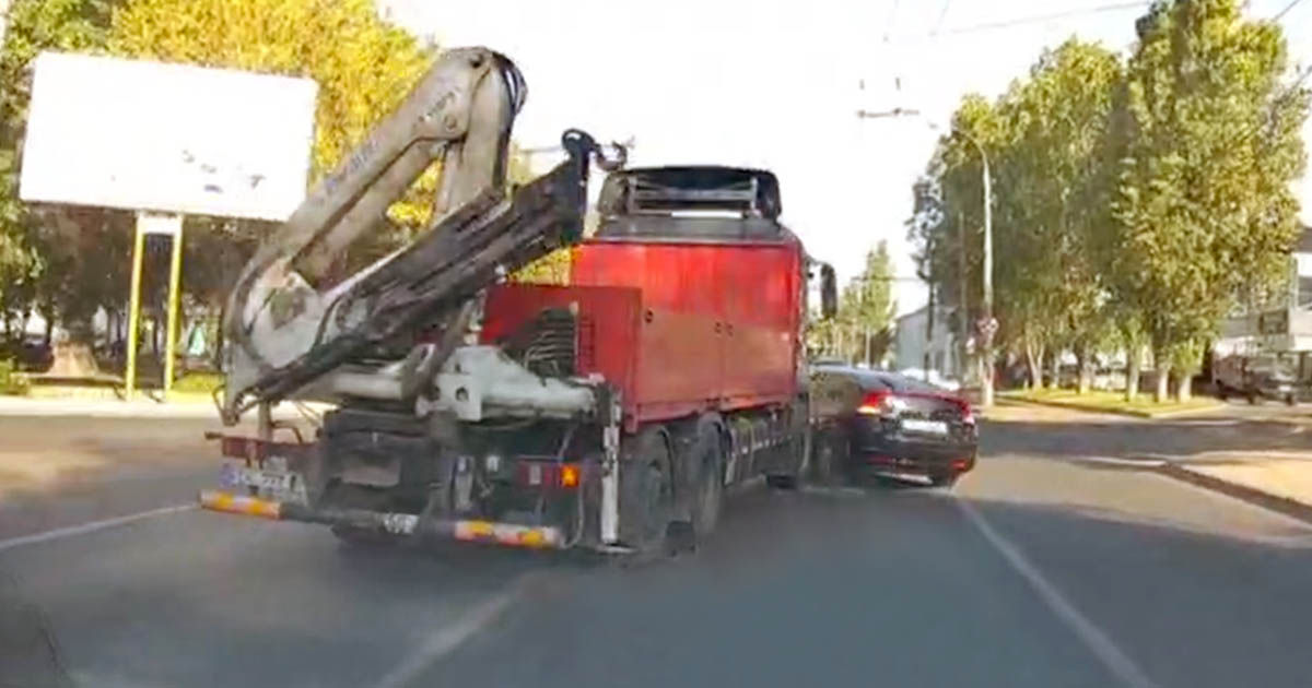 ДТП в Кишиневе попало на камеру видеонаблюдения.