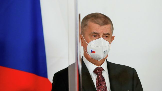 В Чехии предлагают расследовать связь премьер-министра с офшорами.