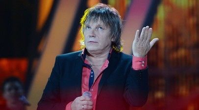 Пограничники считают, что у популярного музыканта Виктора Салтыкова нет денег.