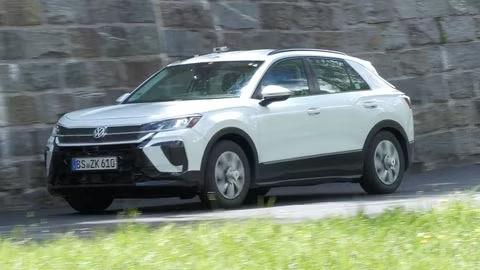 Un nou crossover accesibil de la Volkswagen, observat pe șosele înainte de premiera oficială.