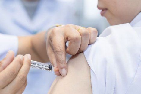 В Молдову привезли вакцины от гриппа для беременных и детей.